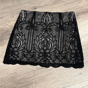 Forever 21 Lace Mini Skirt Size Medium
